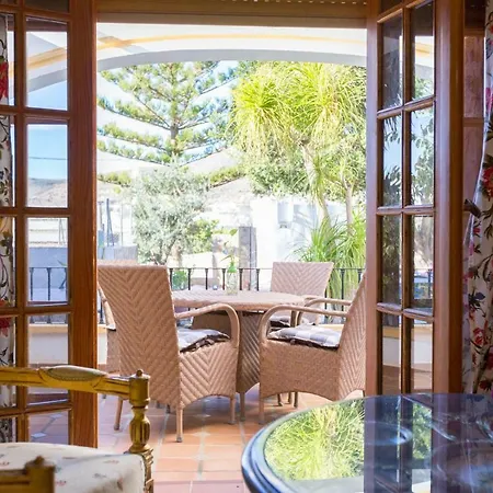 Casa Glorieta En De Con Piscina