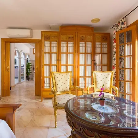 Casa Glorieta En De Con Piscina