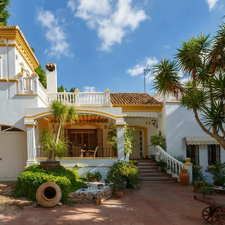 Casa Glorieta En De Con Piscina